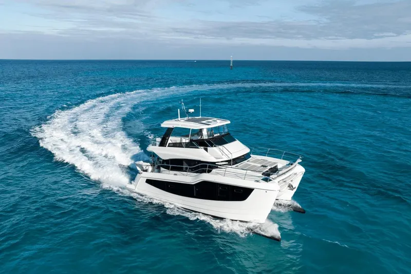 Slide: The Image of Aquila 50 Yacht 2026 in navigazione in mare aperto. - 1