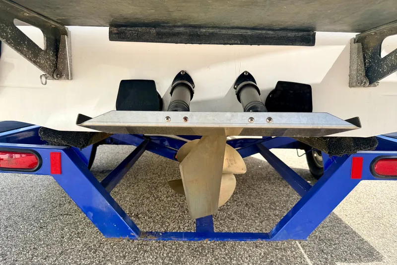 Slide: The Image of 2007 Moomba Outback V boat propeller and trailer detail. - 19