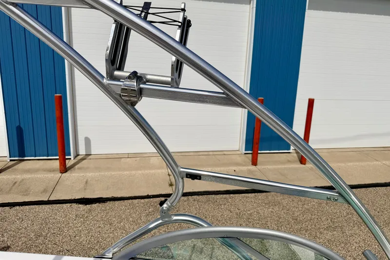 Slide: The Image of 2007 Moomba Outback V boat tower against blue and white building background. - 76