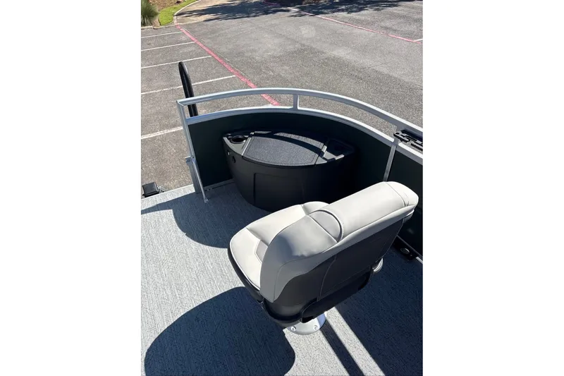 Slide: The Image of 2027 Sun Tracker Fishin' Barge 22 DLX boat seat and railing detail. - 13
