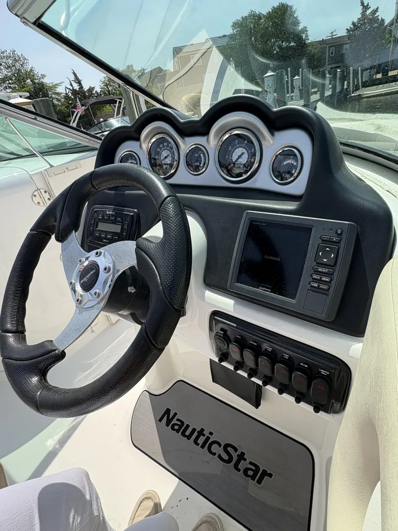 Slide: The Image of NauticStar 243 2016 - 8