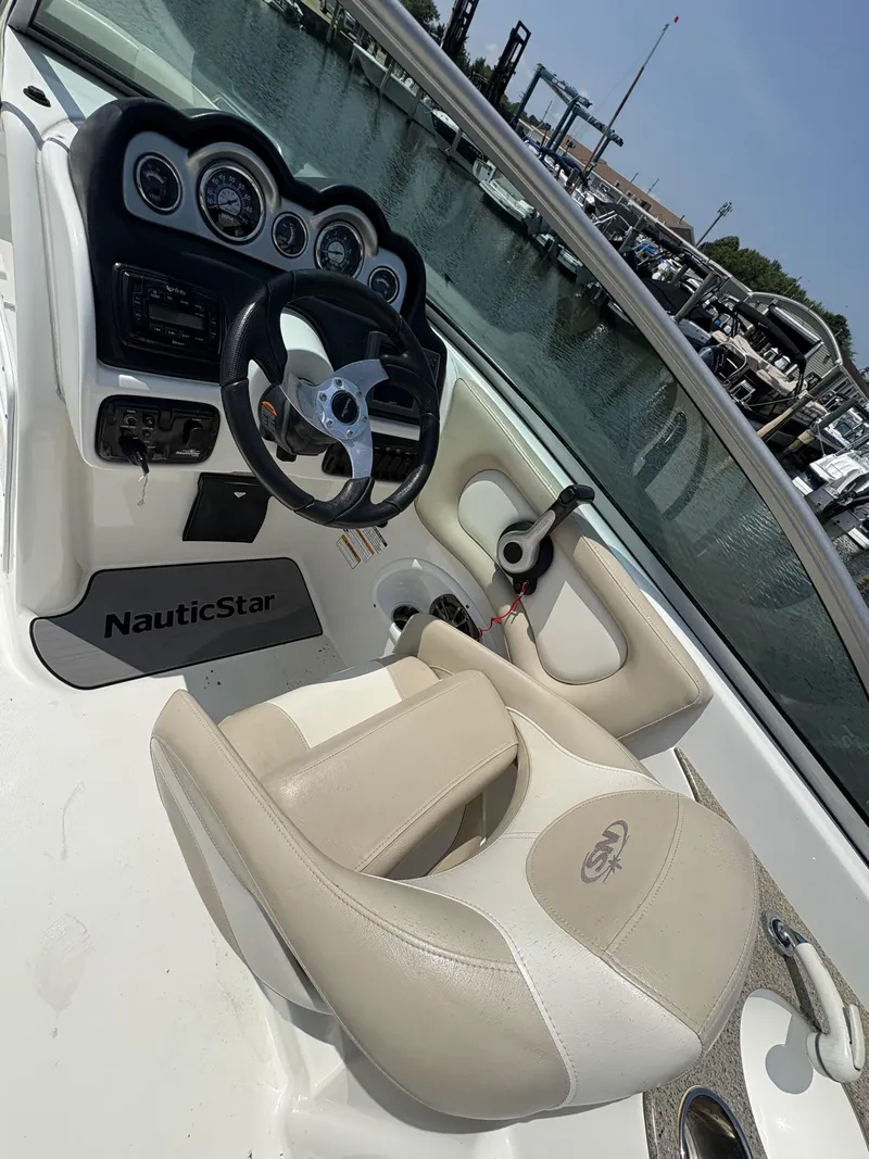 Slide: The Image of NauticStar 243 2016 - 7