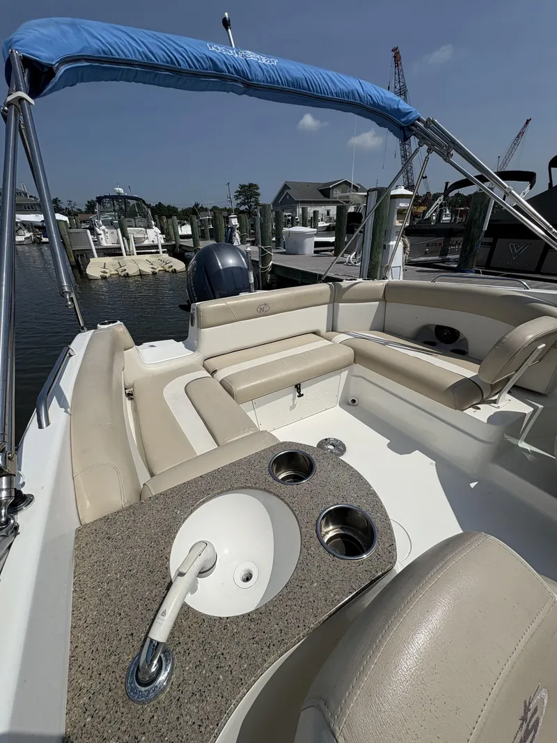Slide: The Image of NauticStar 243 2016 - 6