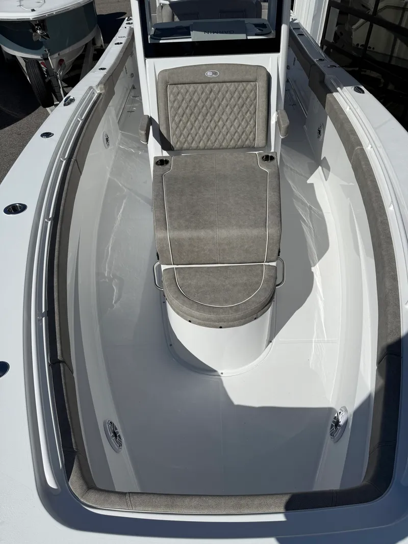 Slide: The Image of Sea Hunt Ultra 305 CB 2026 - 16