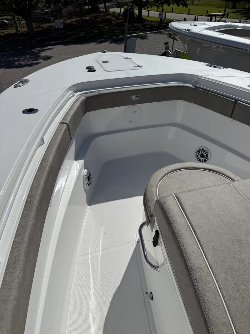 Slide: The Image of Sea Hunt Ultra 305 CB 2026 - 19