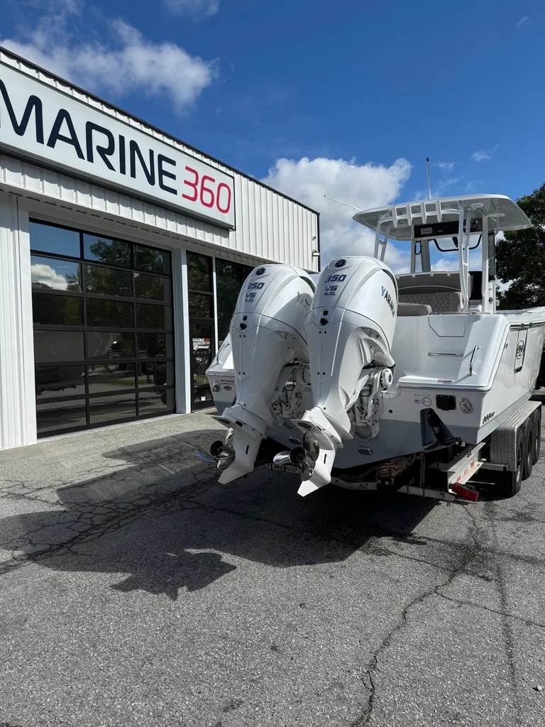 Slide: The Image of Sea Hunt Ultra 305 CB 2026 - 3