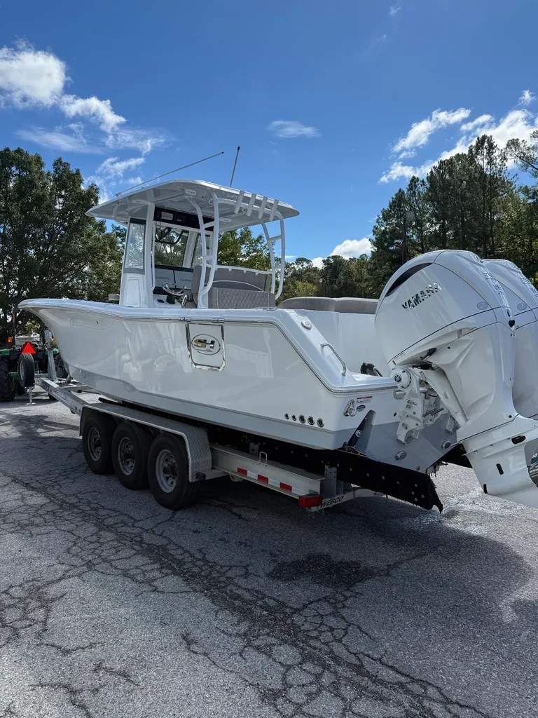 Slide: The Image of Sea Hunt Ultra 305 CB 2026 - 4