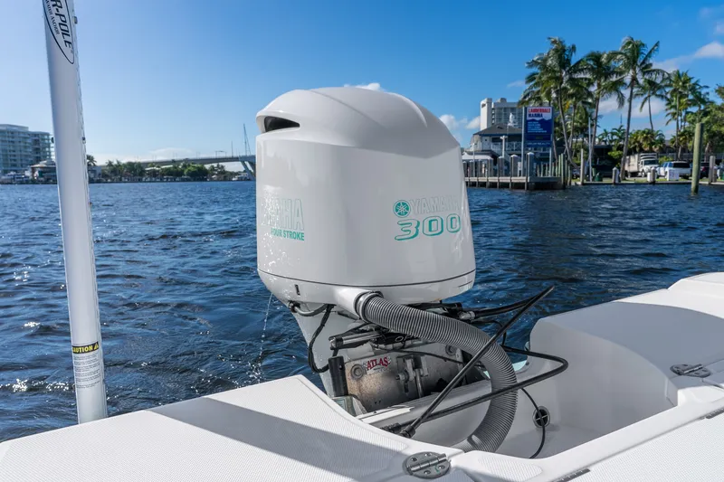 Slide: The Image of 2020 Everglades 253 Center Console with Yamaha 300 engine on water. - 46