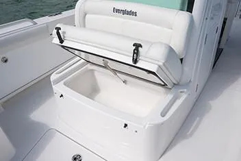 Slide: The Image of Manufacturer Provided Image: 2020 Everglades 253 Center Console boat with open storage compartment. - 7