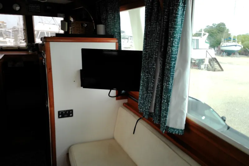 Slide: The Image of Interior of 2005 Mariner 34 Orient boat with TV, seating, and window view. - 45