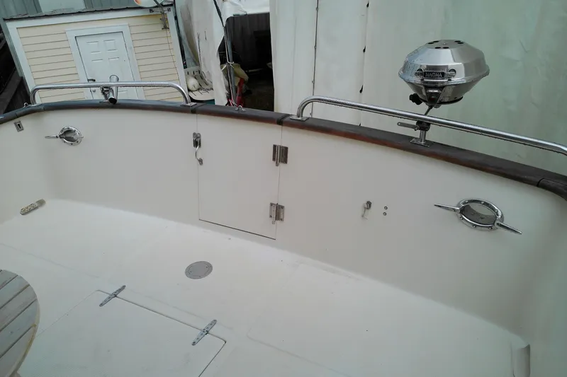 Slide: The Image of 2005 Mariner 34 Orient boat deck with grill and storage compartments. - 17