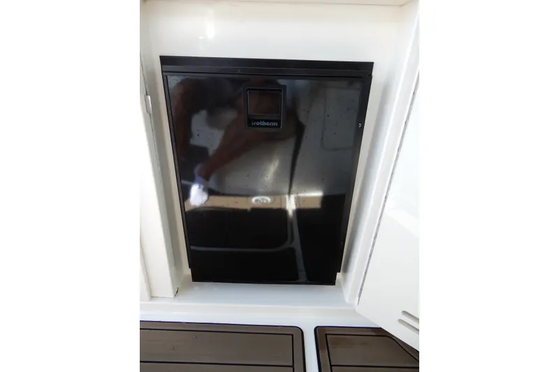 Slide: The Image of Black refrigerator on 2008 Sea Ray Sundancer 330 yacht, reflecting surroundings. - 17
