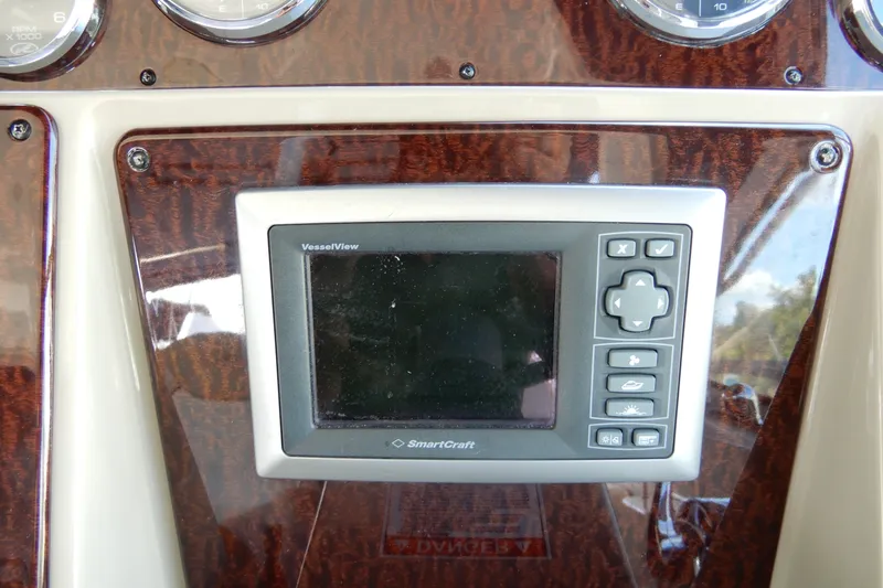 Slide: The Image of SmartCraft VesselView display on 2008 Sea Ray Sundancer 330 dashboard. - 33