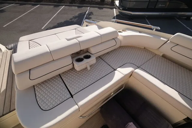 Slide: The Image of Chris-Craft Launch 35 GT Sterdrive 2026 - 15
