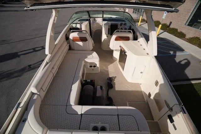 Slide: The Image of Chris-Craft Launch 35 GT Sterdrive 2026 - 14
