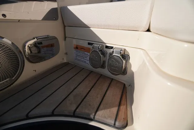 Slide: The Image of Chris-Craft Launch 35 GT Sterdrive 2026 - 9