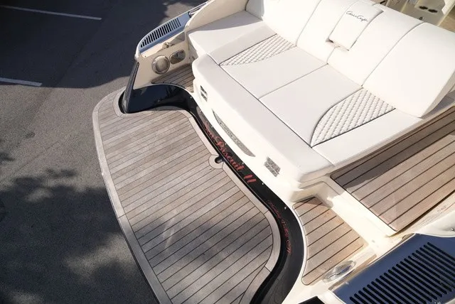 Slide: The Image of Chris-Craft Launch 35 GT Sterdrive 2026 - 8