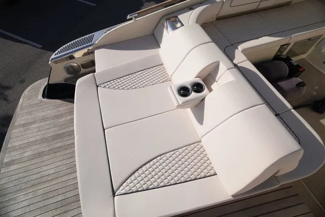 Slide: The Image of Chris-Craft Launch 35 GT Sterdrive 2026 - 11