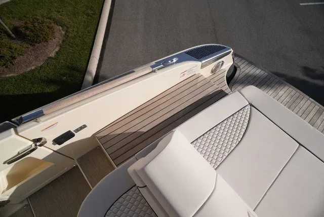Slide: The Image of Chris-Craft Launch 35 GT Sterdrive 2026 - 13
