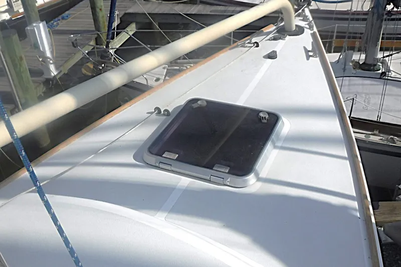 Slide: The Image of 1997 Alerion Express 28 sailboat deck with hatch and railing. - 22