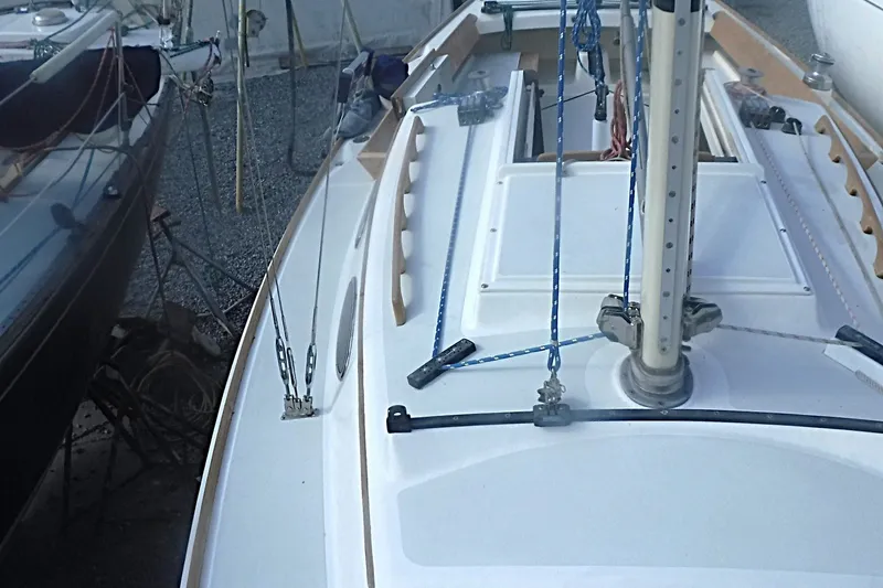 Slide: The Image of 1997 Alerion Express 28 sailboat deck with mast and rigging details. - 25