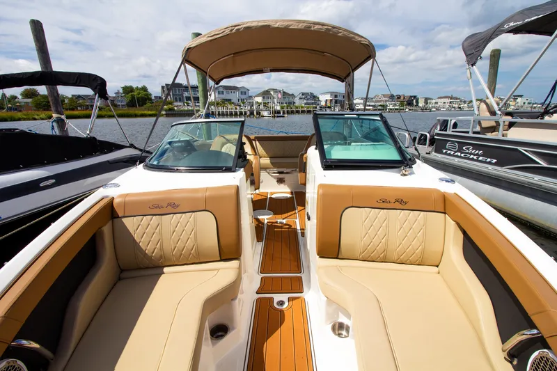 Slide: The Image of Sea Ray 220 Sundeck 2015 - 51