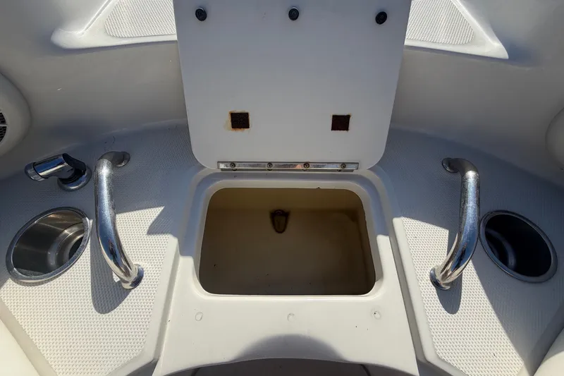 Slide: The Image of Sea Ray 240 Sundeck 2008 - 61