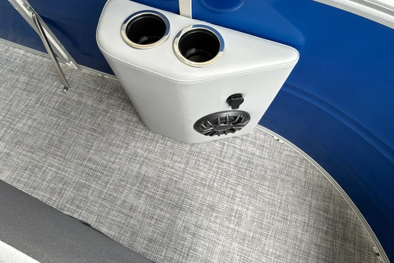Slide: The Image of Cup holders and speaker on 2027 Sun Tracker SportFish 20 DLX boat interior. - 16