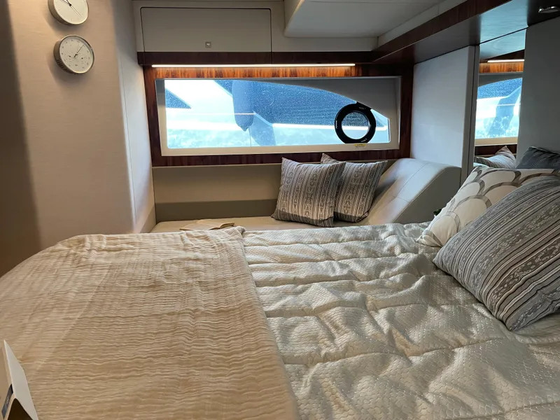 Slide: The Image of Riviera 505 SUV 2022 - 56