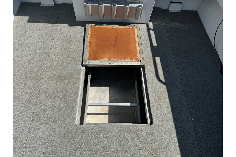 Slide: The Image of Open hatch on 2006 North River 21 Seahawk boat deck, showing storage compartment. - 22