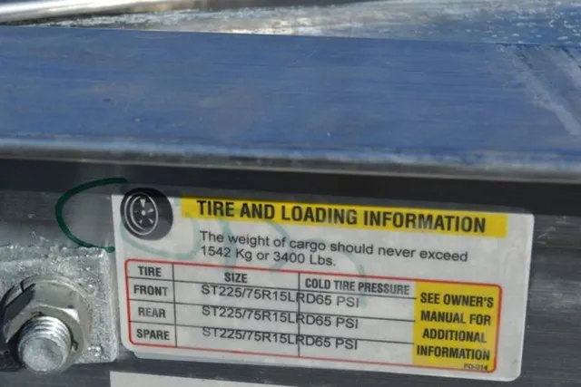 Slide: The Image of Venture Trailers Aluminum Single Axle Commander Series COM-3400 2026 - 13