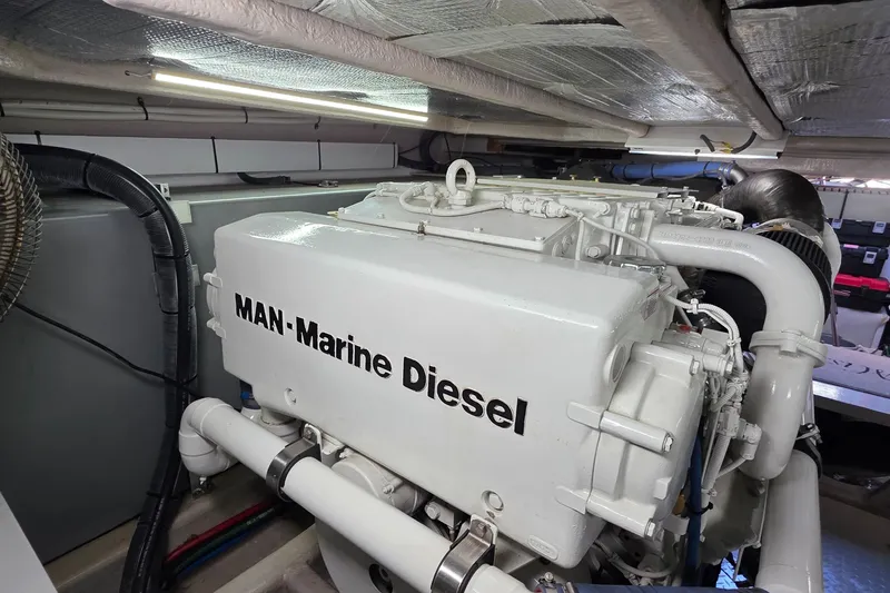 Slide: The Image of Engine room of 2005 Sea Ray 550 Sedan Bridge with MAN Marine Diesel engine. - 71