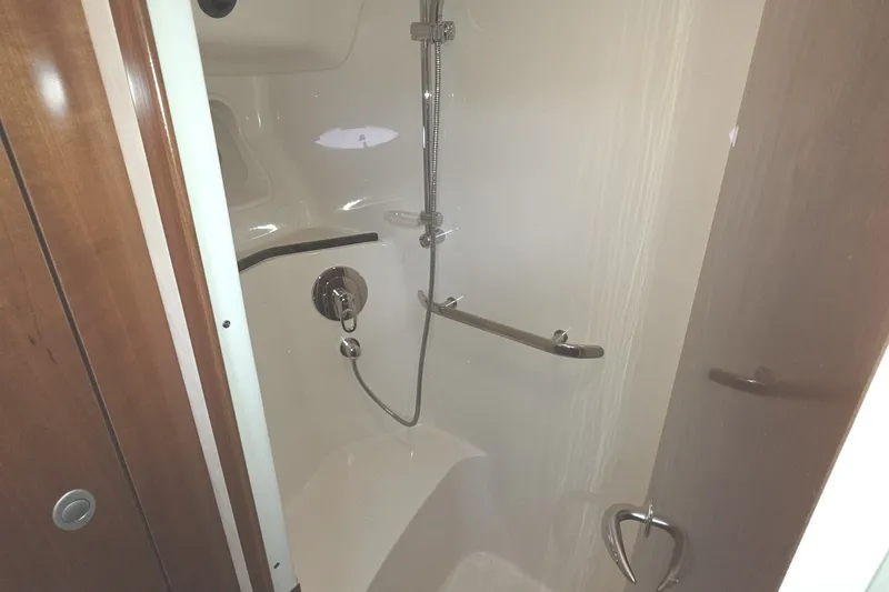 Slide: The Image of Shower area in 2005 Sea Ray 550 Sedan Bridge yacht, featuring sleek design and modern fixtures. - 51