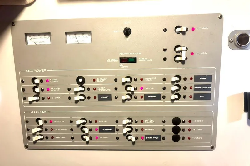 Slide: The Image of Schalttafel eines Tiara Sport 270 Sport Bootes, Baujahr 1992. - 26