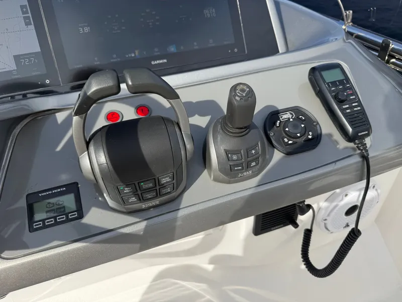 Slide: The Image of Princess F45 helm with modern controls and electronics. - 40