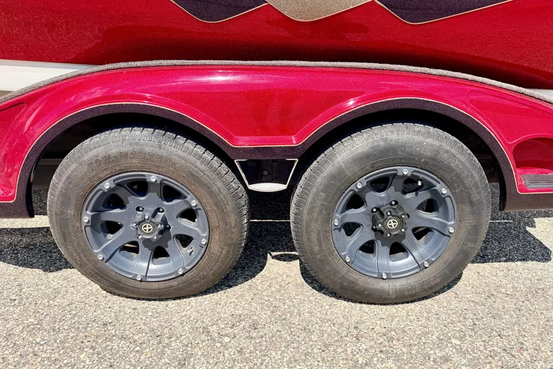 Slide: The Image of 2009 Ranger 620VS Fisherman trailer with dual black wheels and red fender. - 79