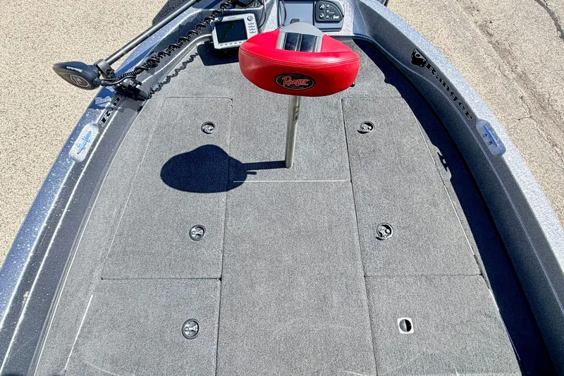 Slide: The Image of 2009 Ranger 620VS Fisherman boat deck with red seat and control panel. - 68