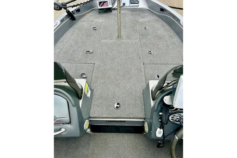 Slide: The Image of 2009 Ranger 620VS Fisherman boat deck with Lowrance electronics and storage compartments. - 48