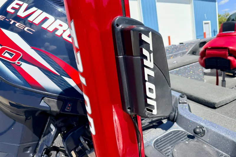 Slide: The Image of 2009 Ranger 620VS Fisherman boat with Evinrude engine and Talon anchor system. - 10