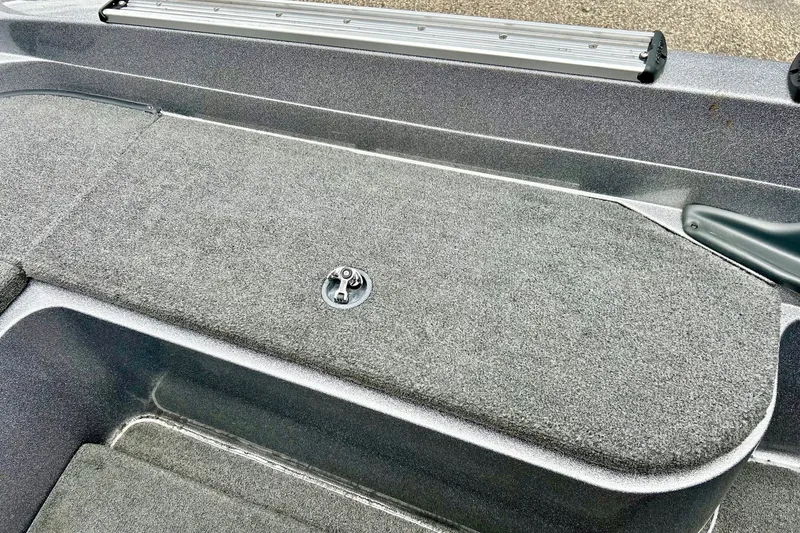 Slide: The Image of 2009 Ranger 620VS Fisherman boat interior with carpeted storage compartment. - 36