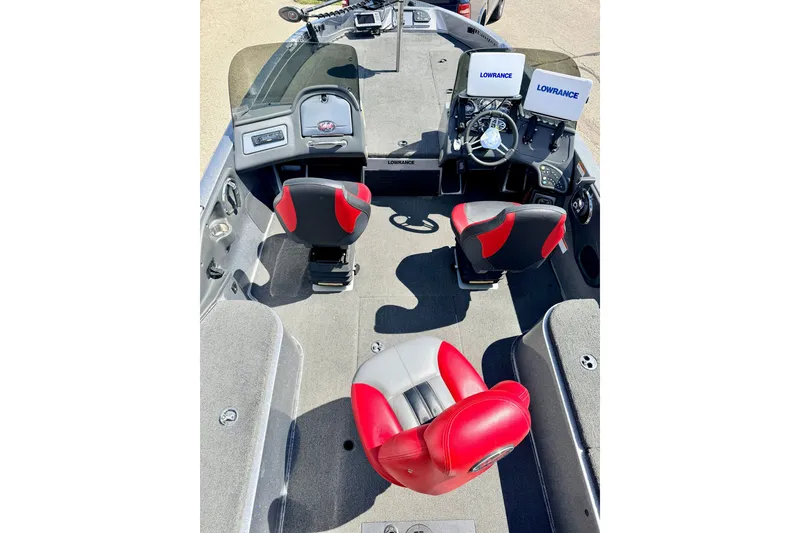 Slide: The Image of 2009 Ranger 620VS Fisherman boat interior with red seats and Lowrance electronics. - 67
