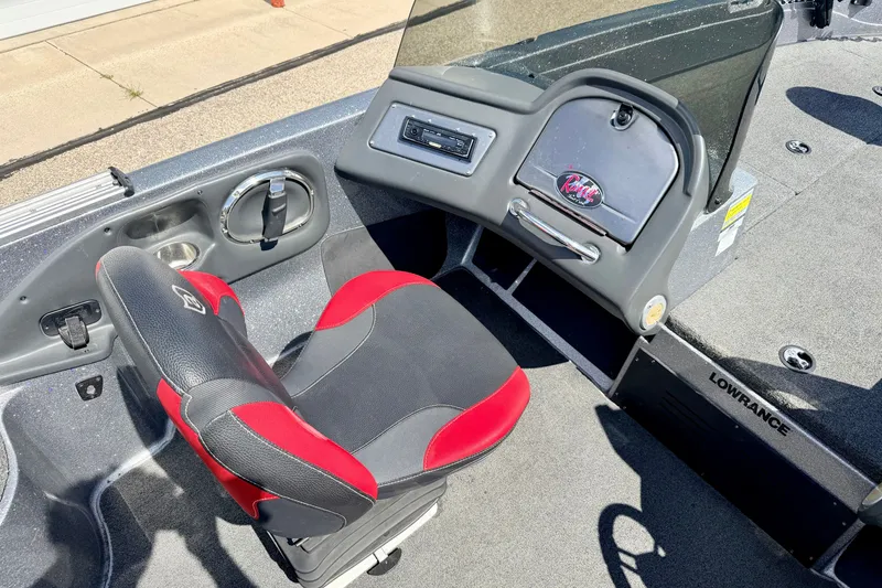 Slide: The Image of 2009 Ranger 620VS Fisherman boat interior with red and black seat, dashboard, and Lowrance equipment. - 71