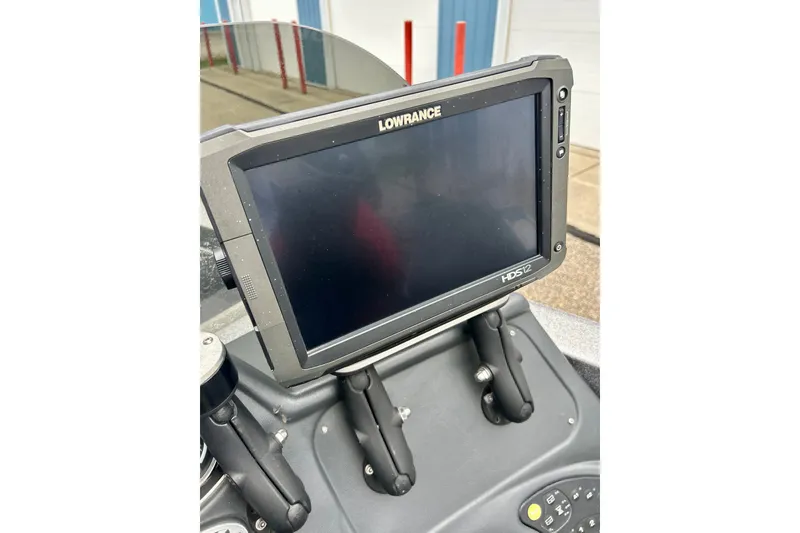 Slide: The Image of Lowrance HDS12 fishfinder on 2009 Ranger 620VS Fisherman boat dashboard. - 66