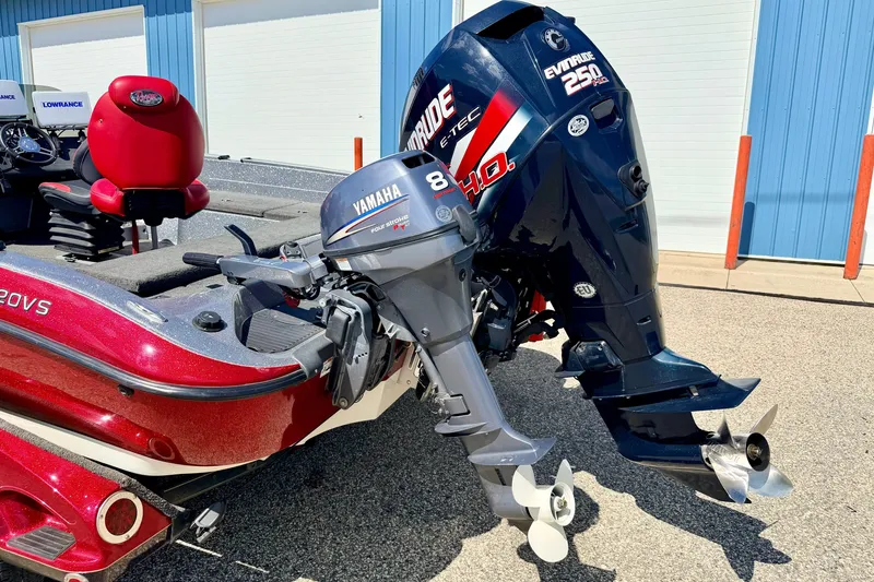 Slide: The Image of 2009 Ranger 620VS Fisherman boat with Yamaha and Evinrude outboard motors. - 20