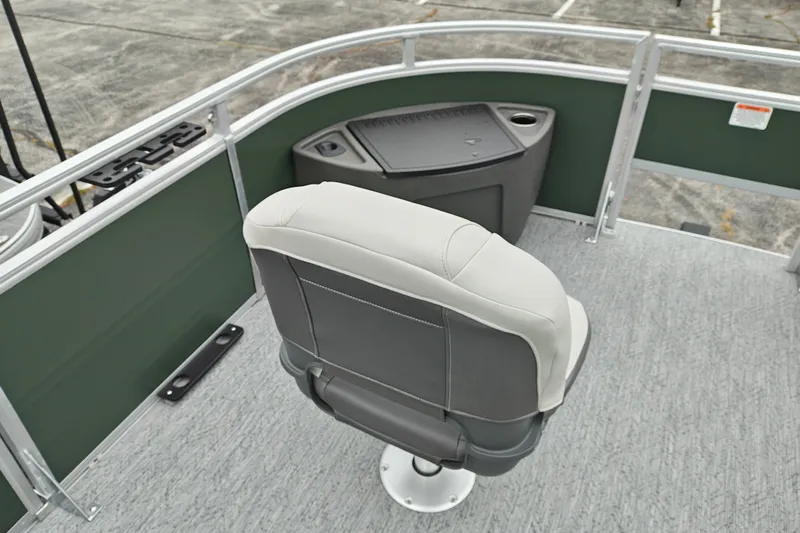 Slide: The Image of 2027 Sun Tracker Fishin' Barge 22 XP3 boat seat and console detail. - 47