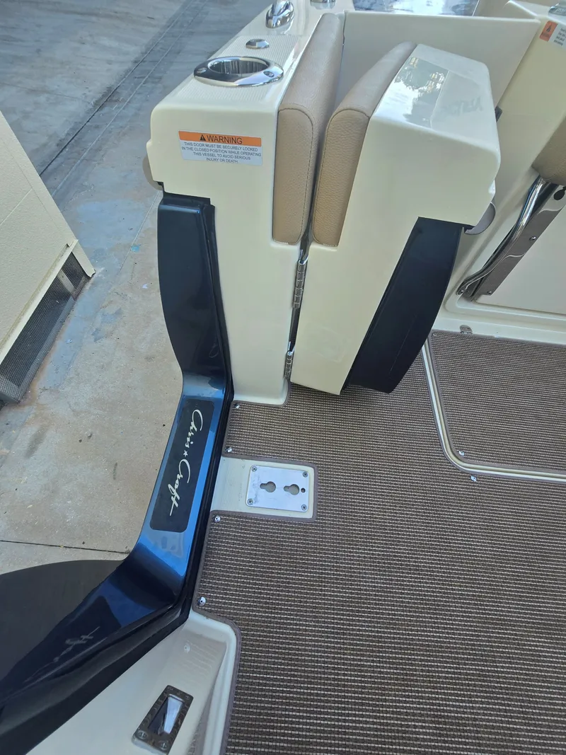 Slide: The Image of Chris-Craft Calypso 24 2023 - 11