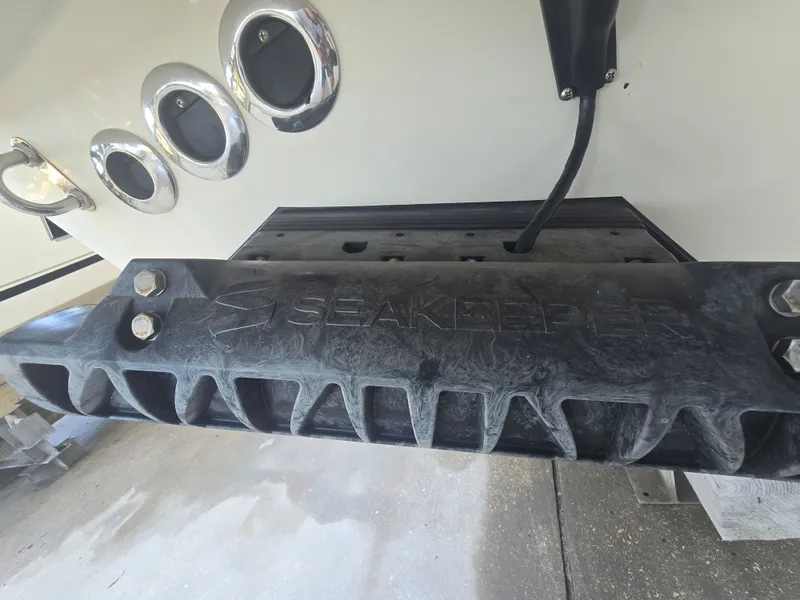 Slide: The Image of Chris-Craft Calypso 24 2023 - 5