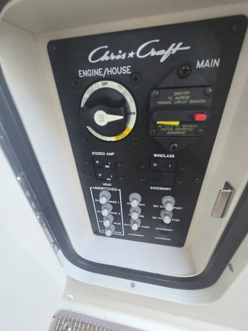Slide: The Image of Chris-Craft Calypso 24 2023 - 12
