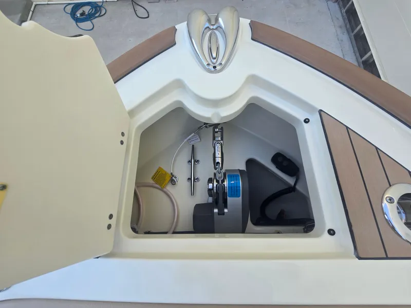 Slide: The Image of Chris-Craft Calypso 24 2023 - 19