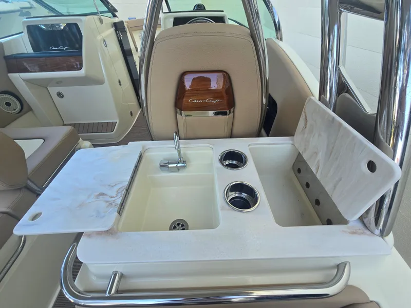 Slide: The Image of Chris-Craft Calypso 24 2023 - 13